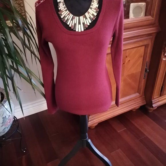 89th & Madison Burgendy Top With Shoulder Detail - Picture 7 of 8